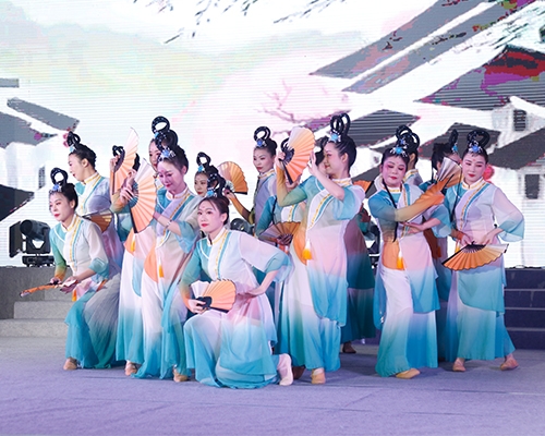 “十度春秋共風(fēng)雨 百年新程再起航”，南康城發(fā)集團十周年慶典晚會精彩回眸